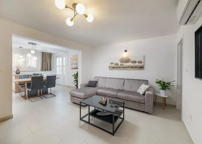 Sweet Apartment *